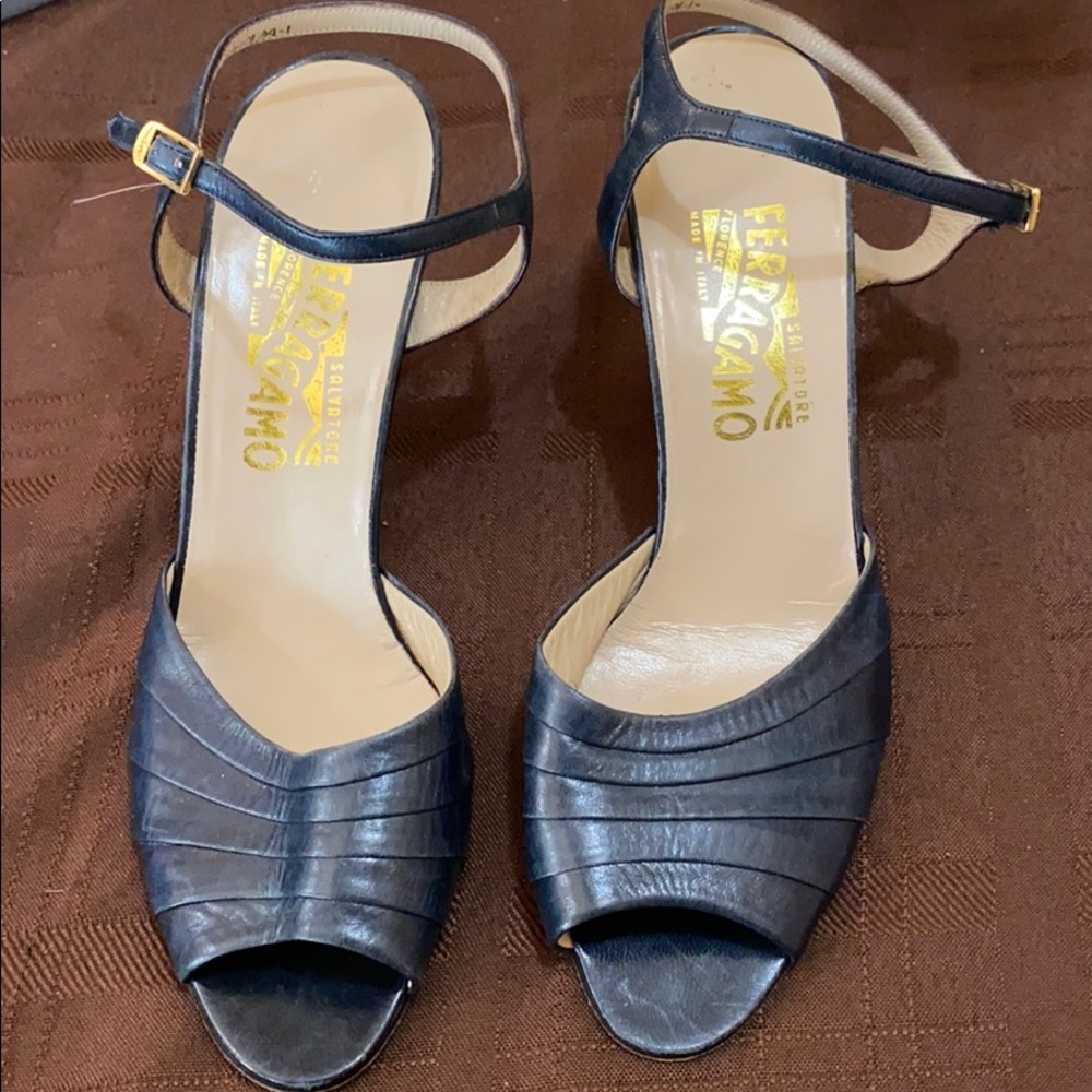 FERRAGAMO HEELS 👠